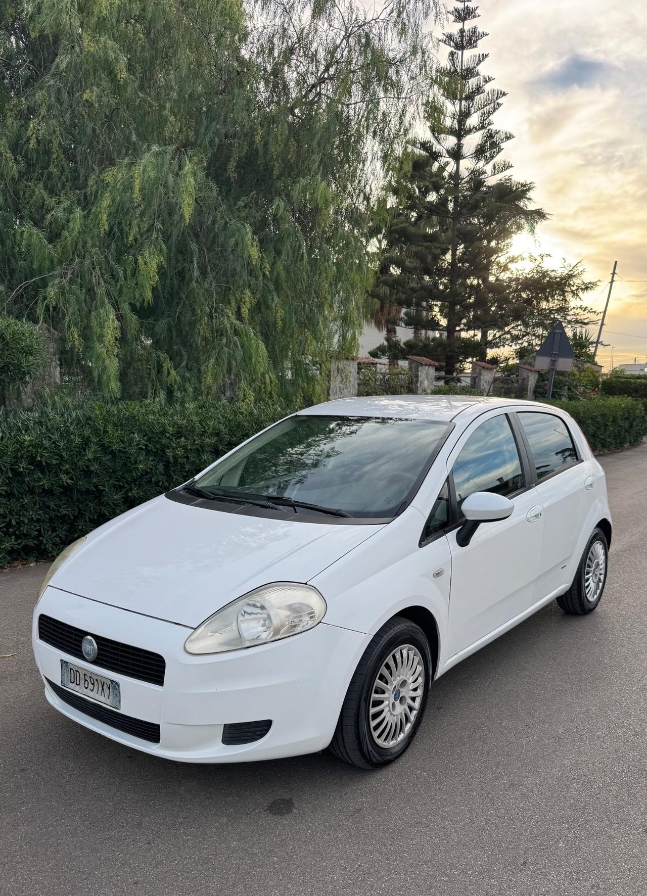 FIAT GRANDE PUNTO 1.3 DIESEL AUTOCARRO 4 PERSONE