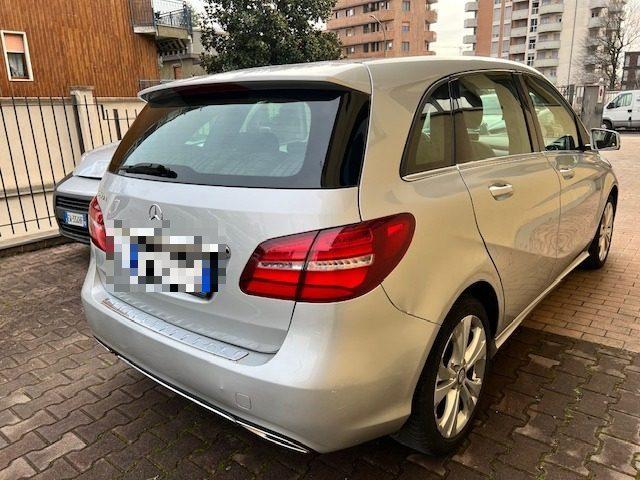 MERCEDES-BENZ B 180 d Automatic Premium