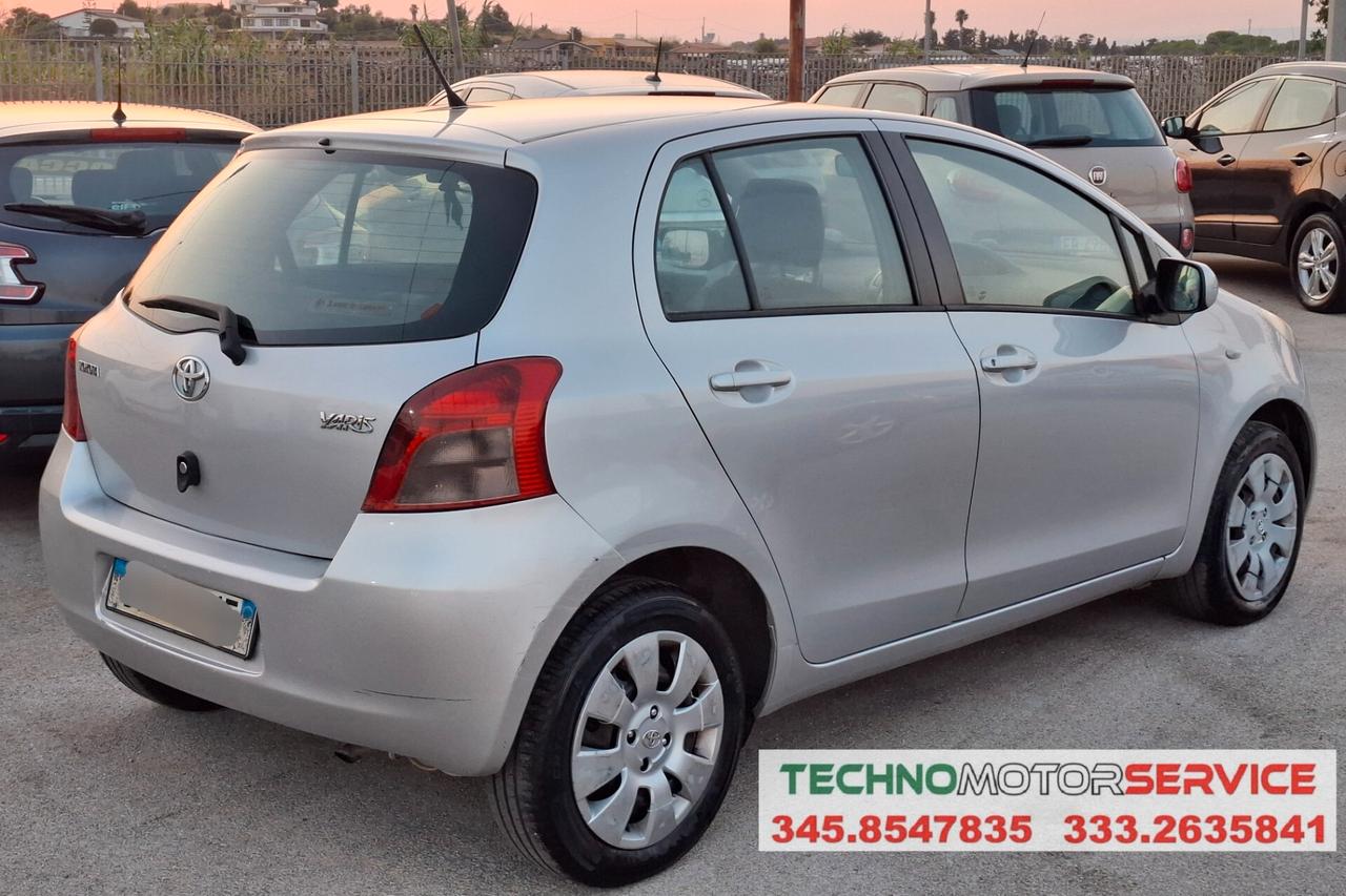 Toyota Yaris 1.0 5 porte