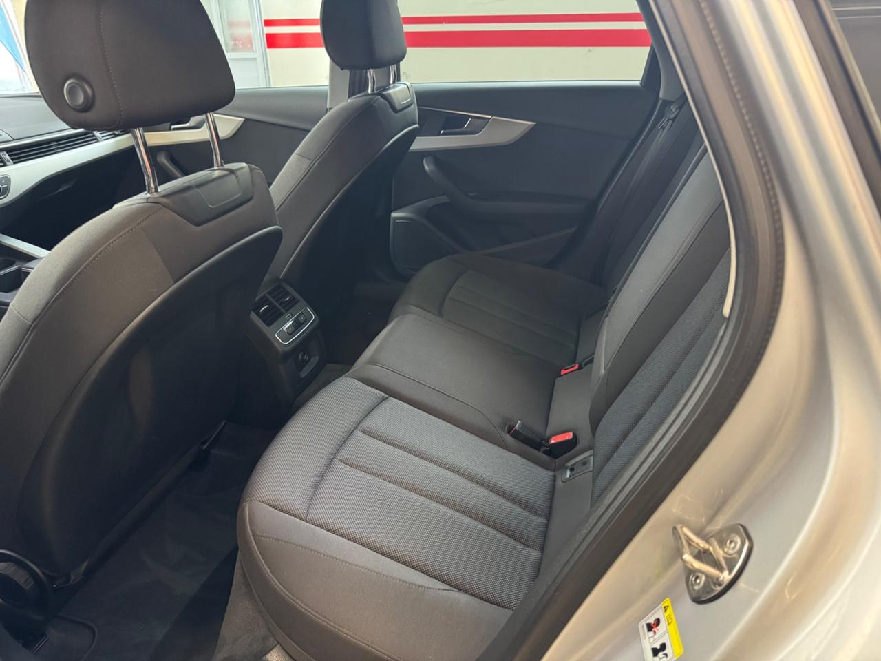 Audi A4 Avant 40 TDI S tronic Business Advanced