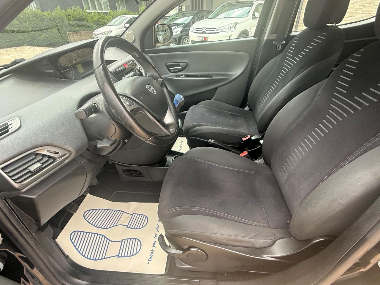 Lancia Ypsilon 0.9 TwinAir 85 CV 5 porte S&S Platinum