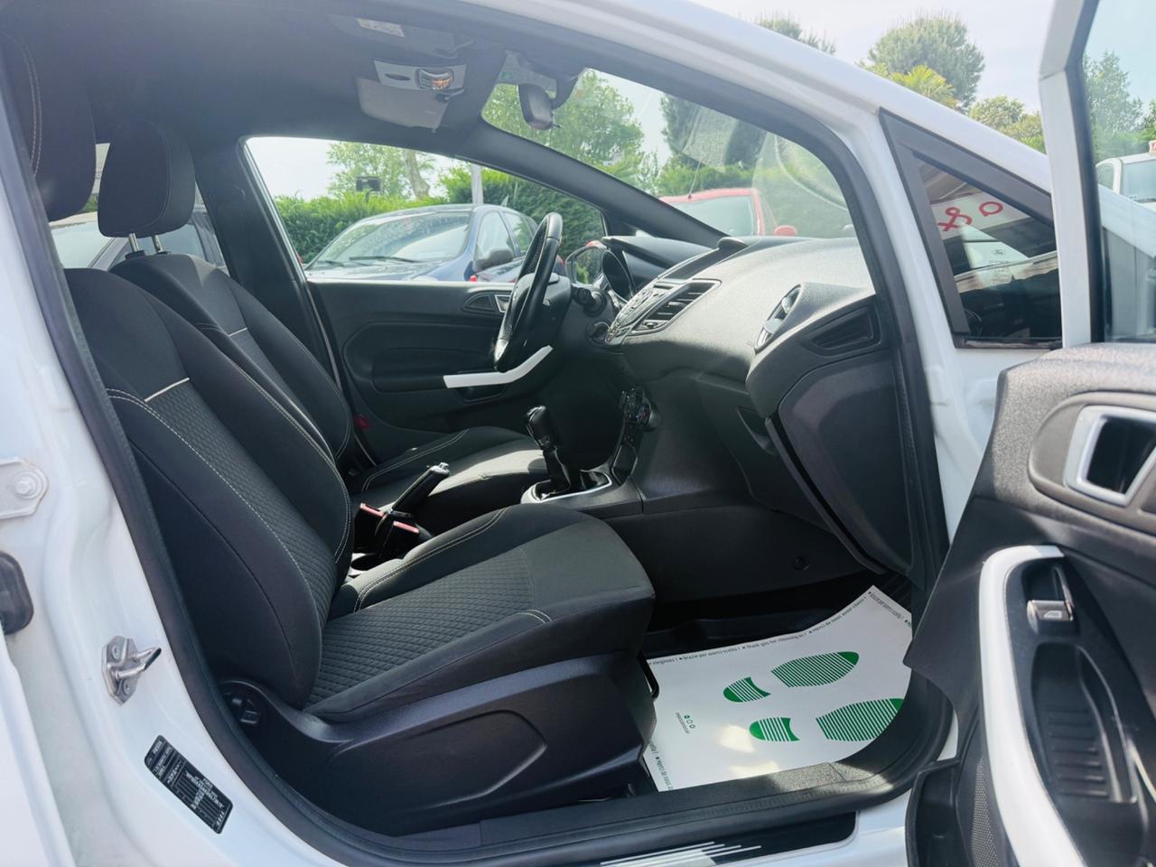 Ford Fiesta 1.2 B/GPL 82CV Black & White Edition