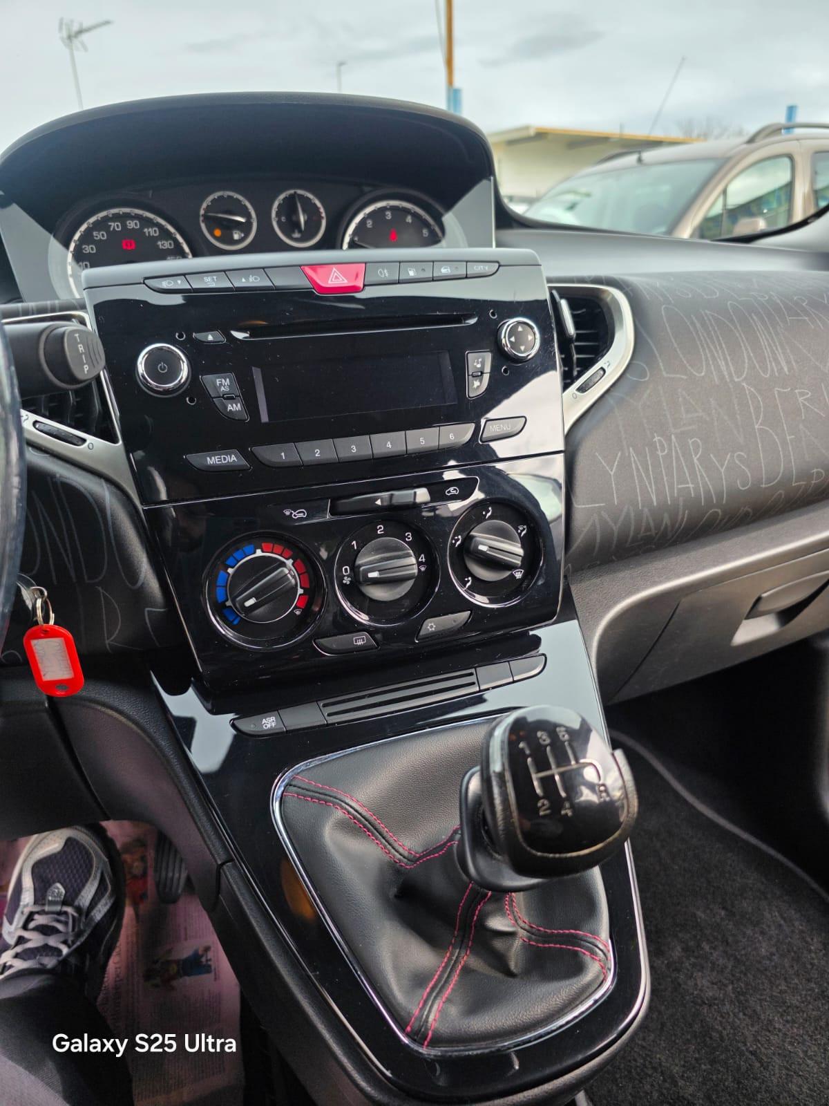 Lancia Ypsilon 0.9 TwinAir 85 CV 5 porte Metano Ecochic Elefantino