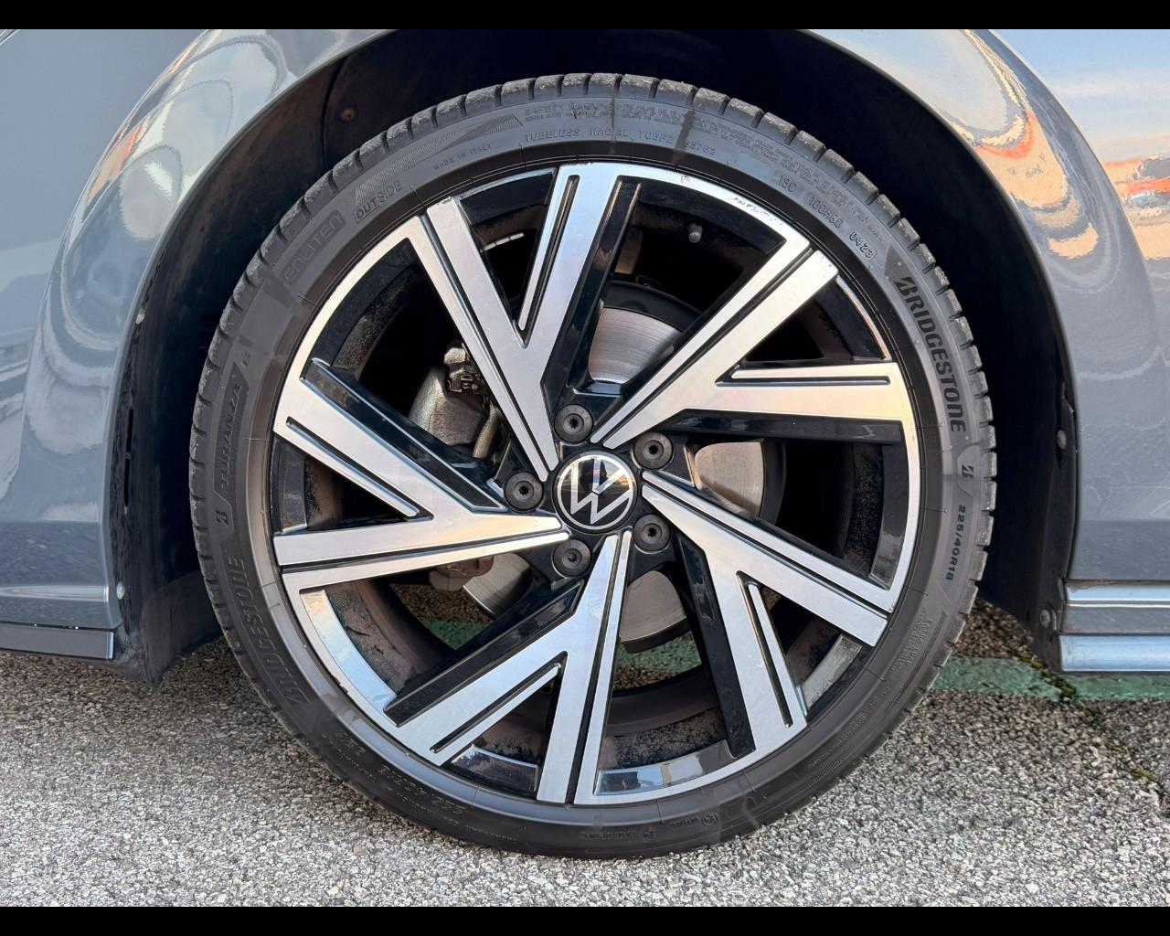 VOLKSWAGEN GOLF VIII 2.0 TDI R-LINE DSG