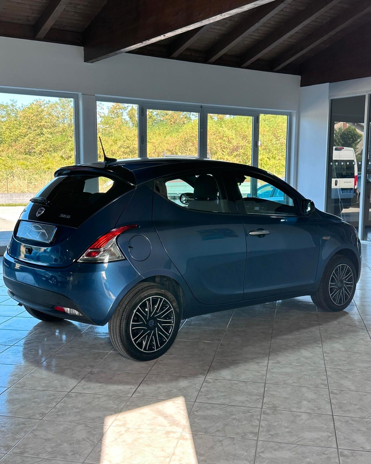 Lancia Ypsilon 1.0 FireFly 5 porte S&S Hybrid Gold