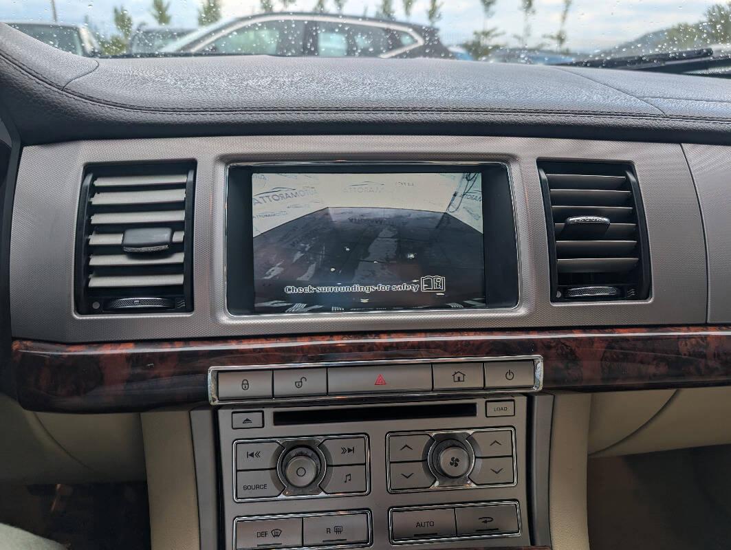 Jaguar XF 2.7d Luxury auto UNI-PROPRIETARIO!