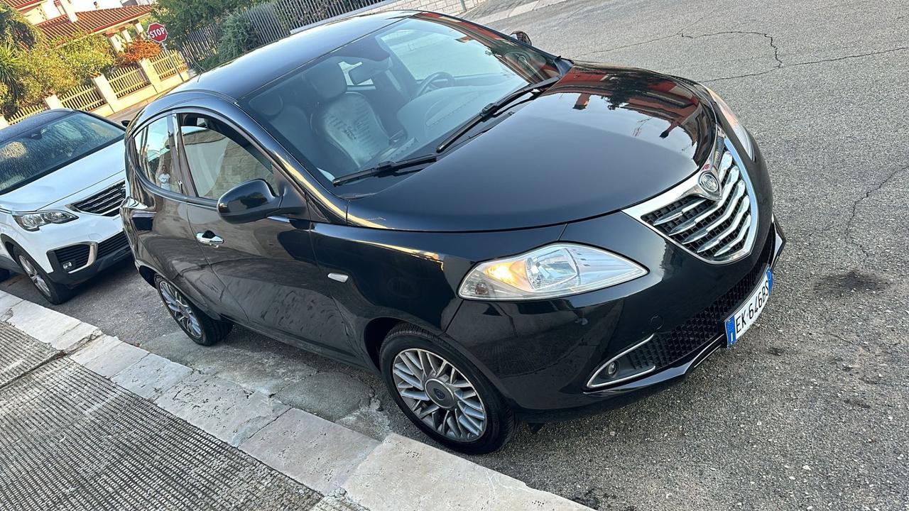 Lancia Ypsilon 0.9 TwinAir 85 CV 5 porte S&S Gold