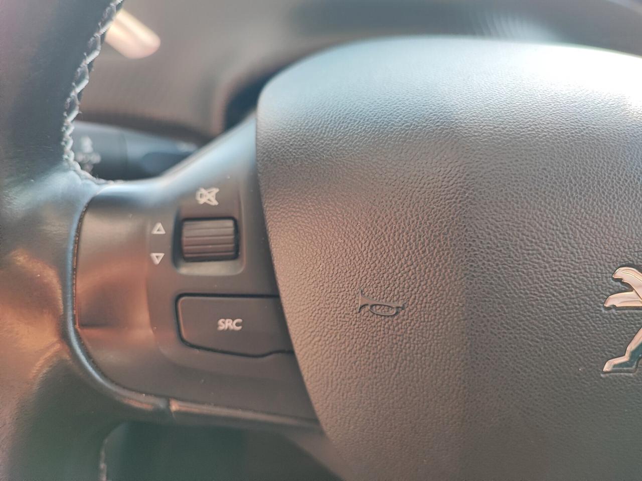 Peugeot 2008 BlueHDi 100 S&S Allure