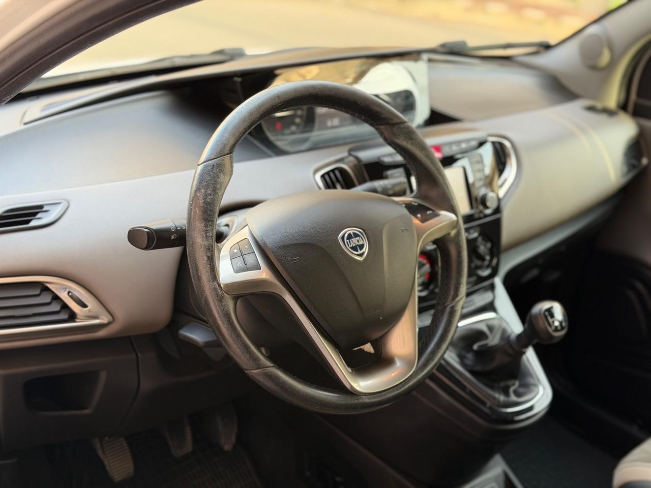 Lancia Ypsilon 1.3 MJT 95 CV 5 porte Gold
