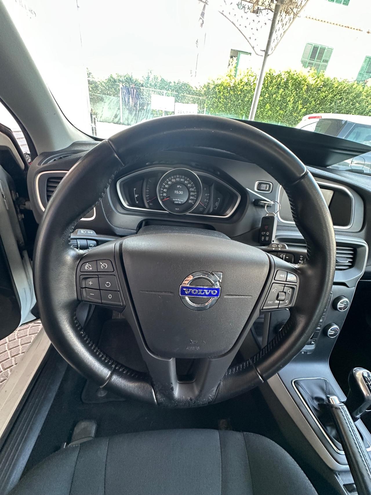 Volvo V40 D2 R-design Momentum