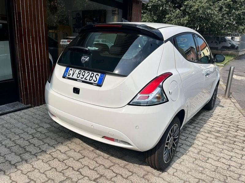 Lancia Ypsilon 1.0 FireFly 5 porte S&S Hybrid Platino