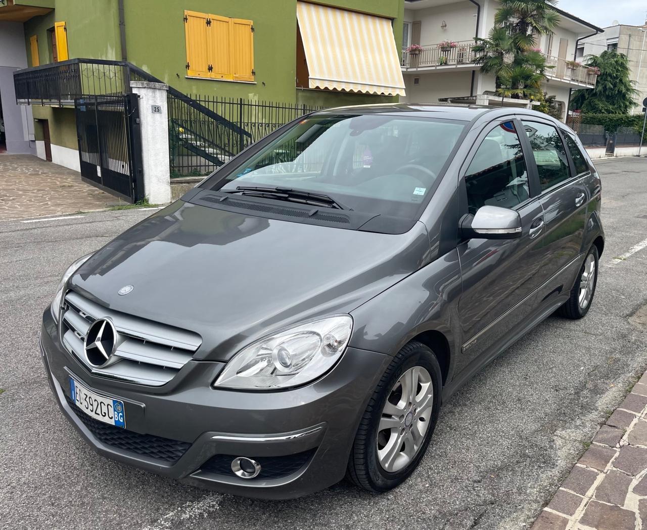 Mercedes-benz B 180 AUTOMATIC Executive