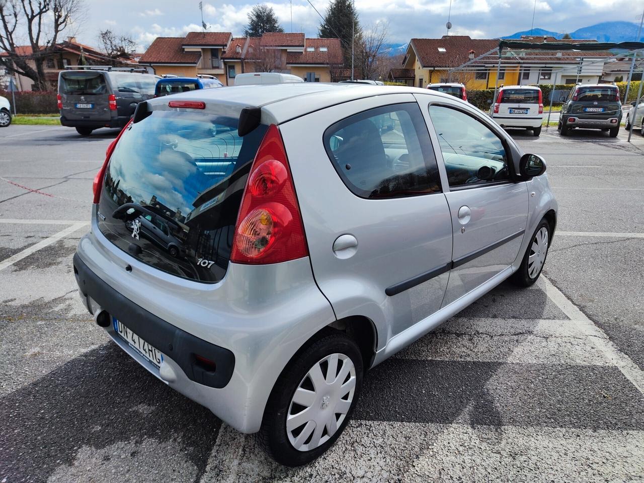 Peugeot 107 1.0 68CV 5 porte NEOPATENTATI