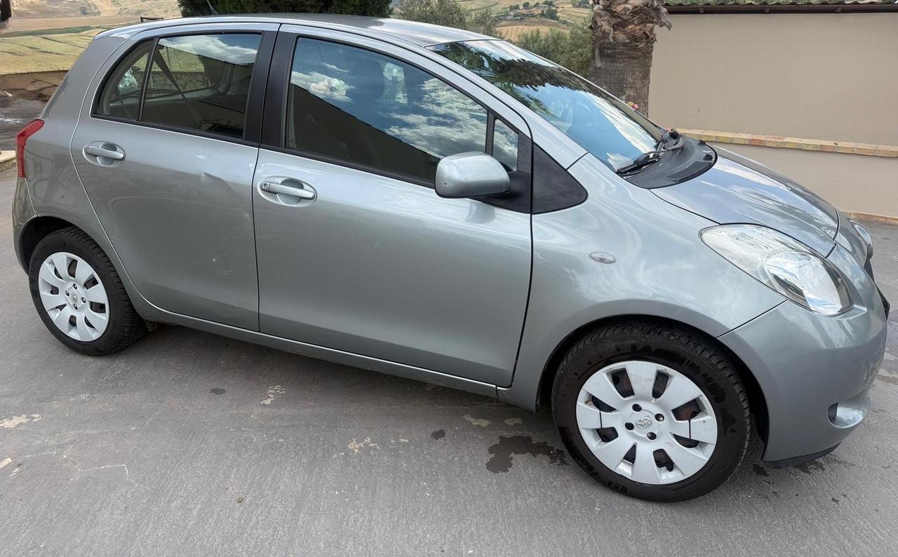 Toyota Yaris 1.0 5 porte