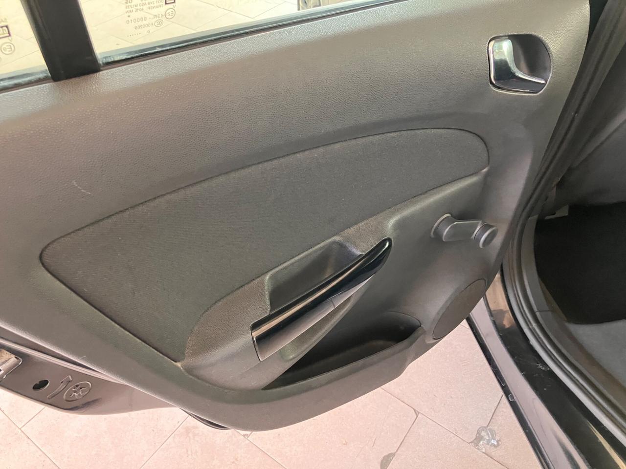 Opel Corsa 1.2 5 porte Cosmo NEOPATENTATI