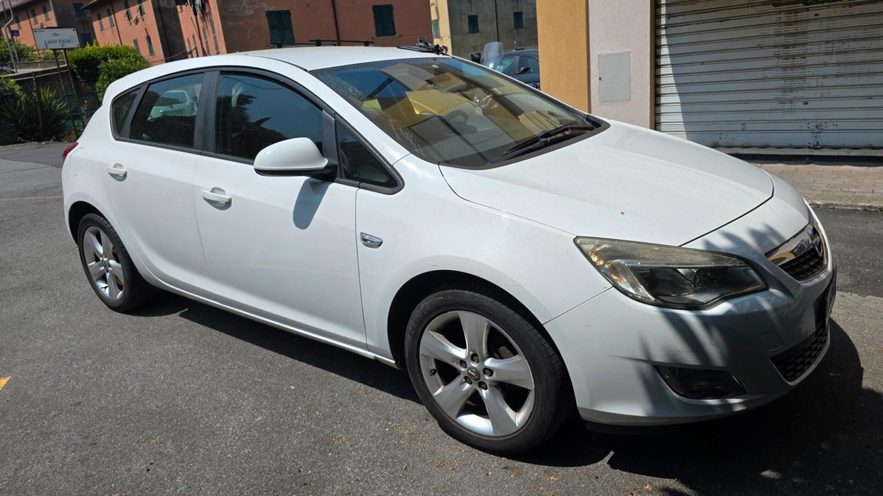 Opel Astra 1.4 100CV 5 porte Cosmo