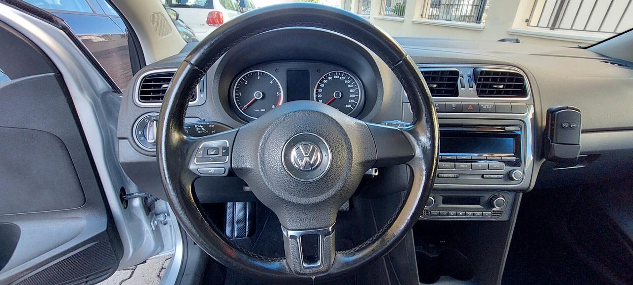 POLO 1,6 DIESEL 90 CV TELEFONO SENSORI COMANDI AL VOLANTE LEGA IMPECCABILE X NEOPATENTATI
