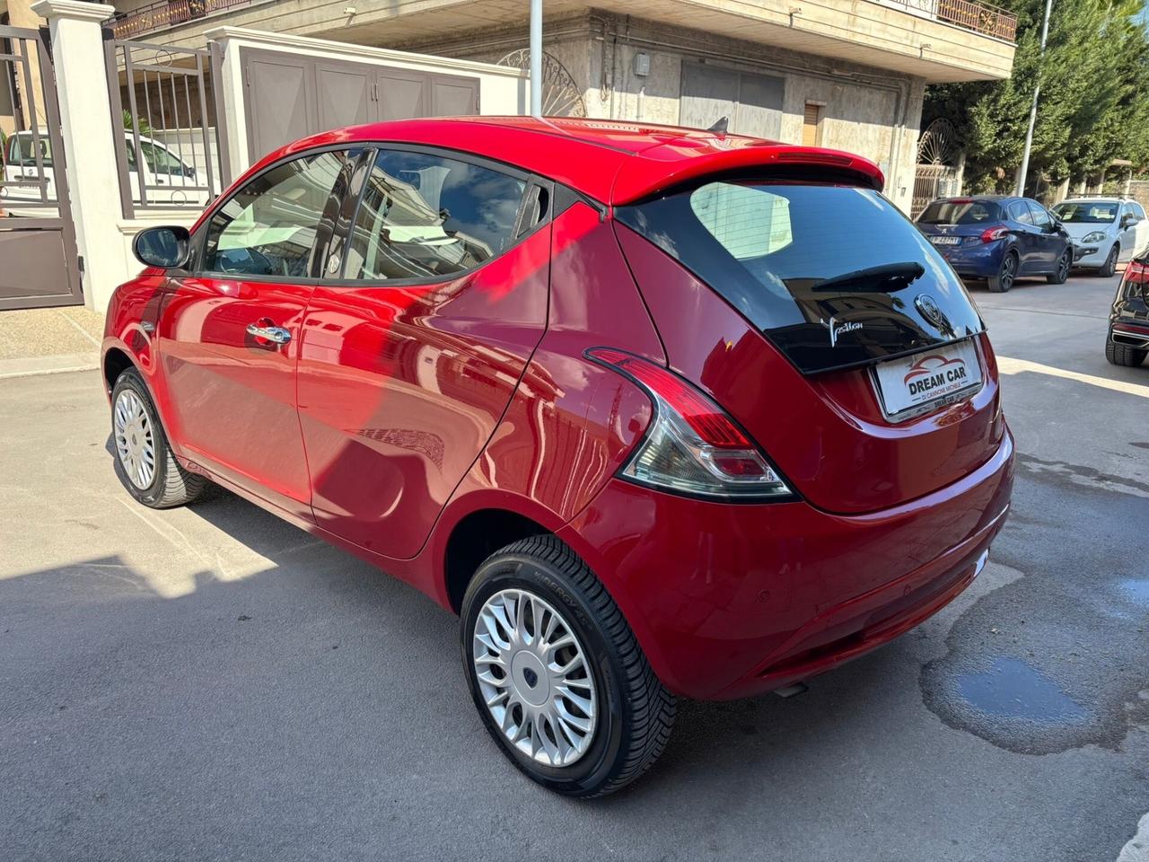 Lancia Ypsilon 0.9 TwinAir 85 CV 5 porte Metano Ecochic Platinum