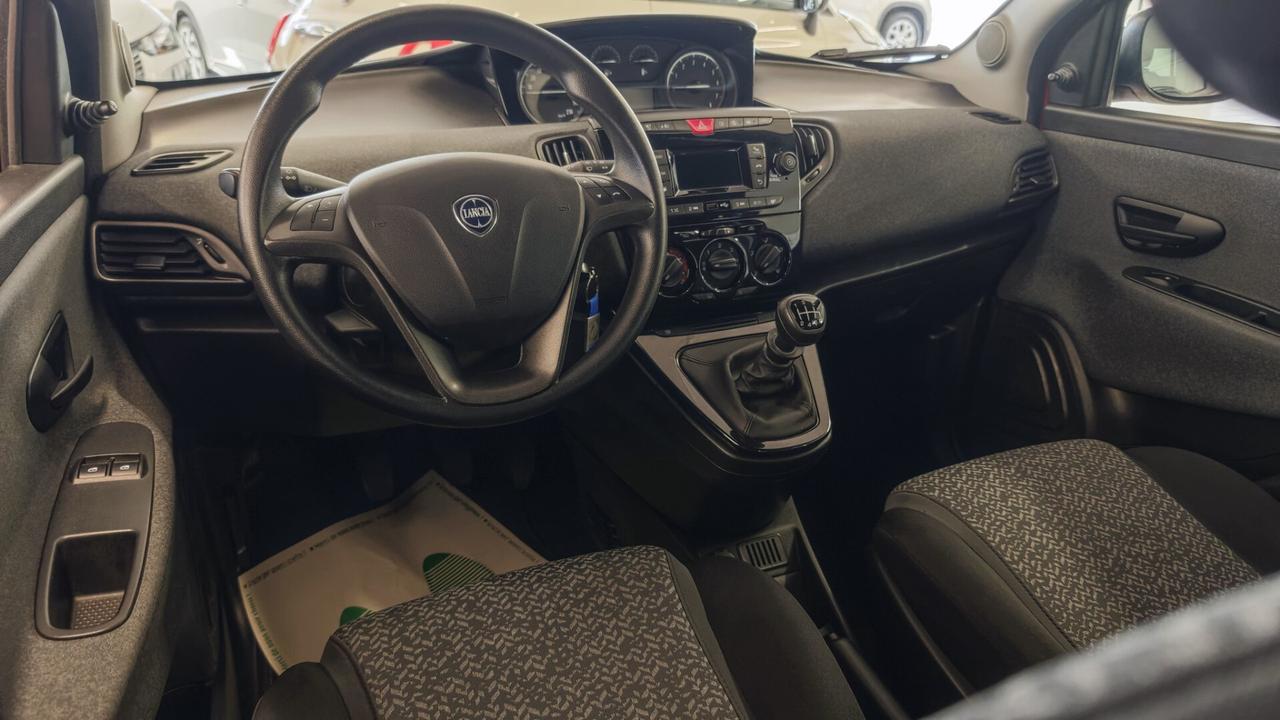 Lancia Ypsilon 1.0 Hybrid Silver