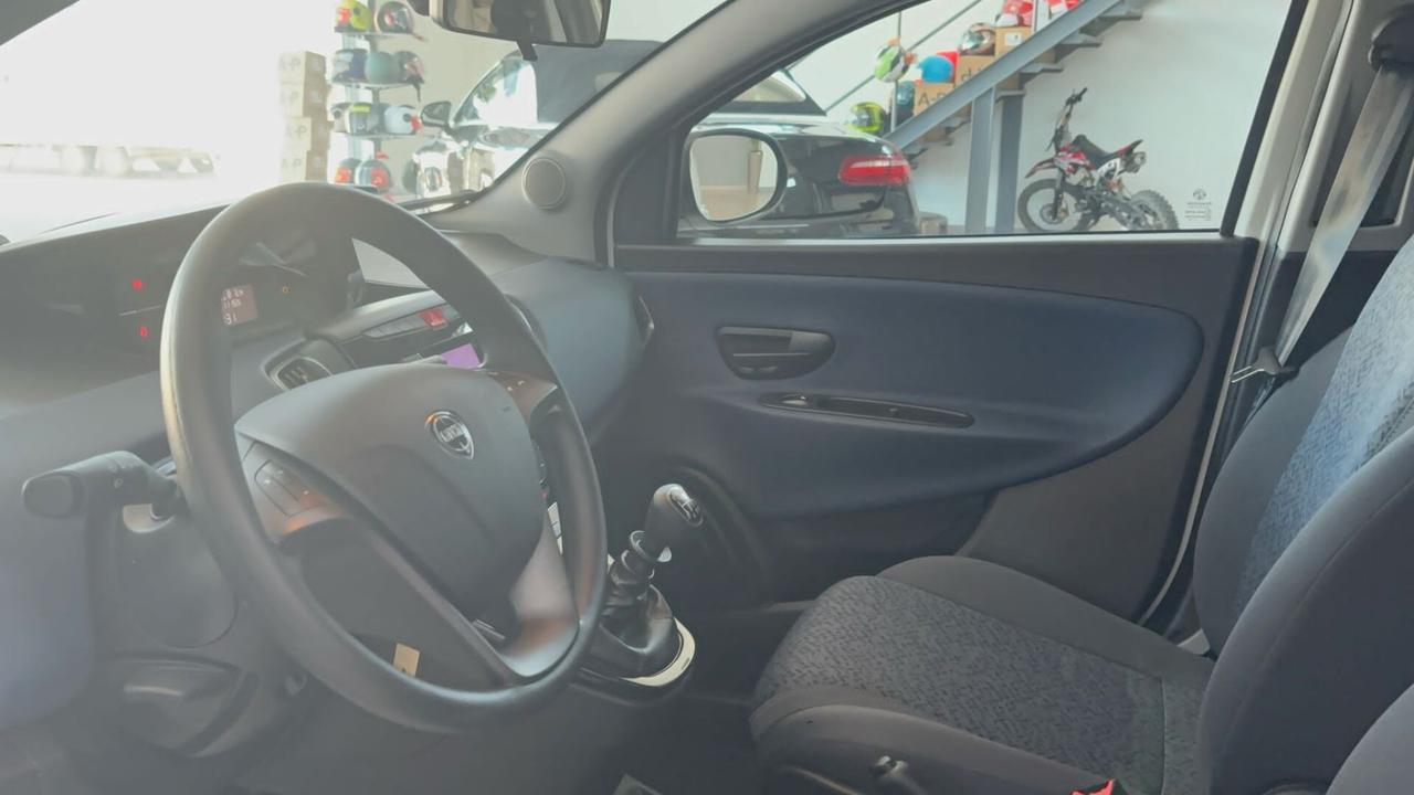Lancia Ypsilon 1.0 FireFly 5 porte S&S Hybrid Oro