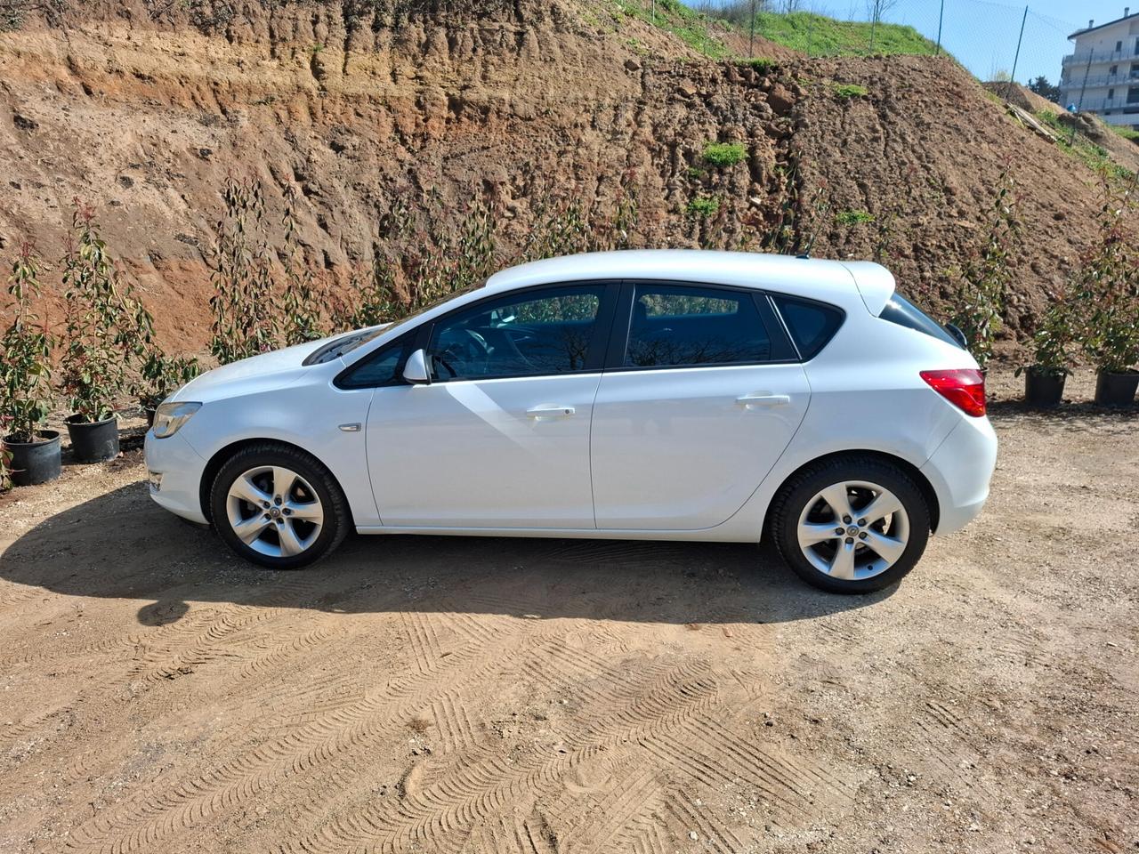 Opel Astra 1.4 100CV 5 porte Cosmo