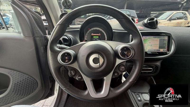 smart fortwo NAVI SENSORI PARCHEGGIO RATA MENSILE 235,00 EURO fortwo EQ Passion