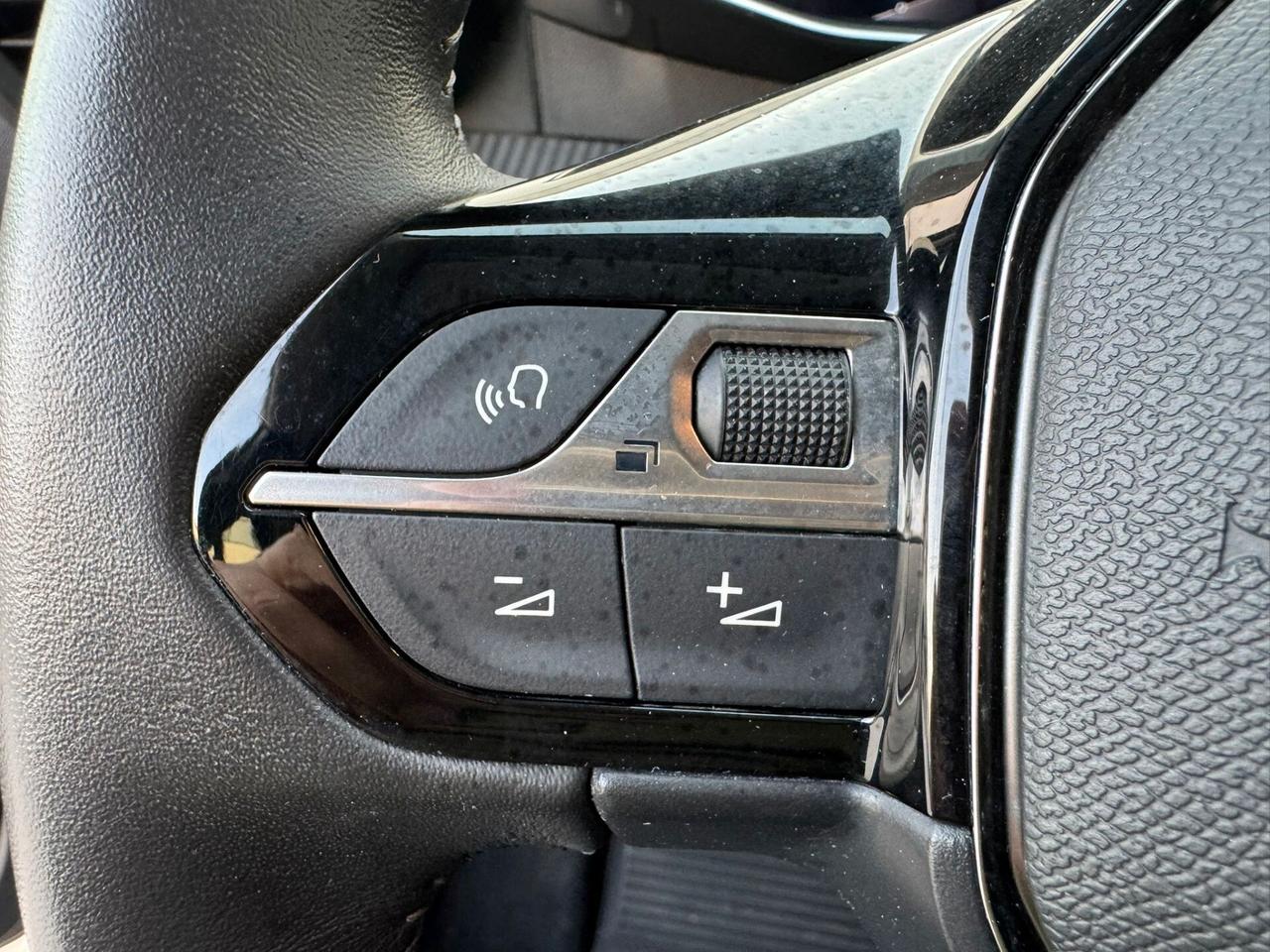 PEUGEOT 208 BlueHDi 100CV 2023!!! ALLURE!!!