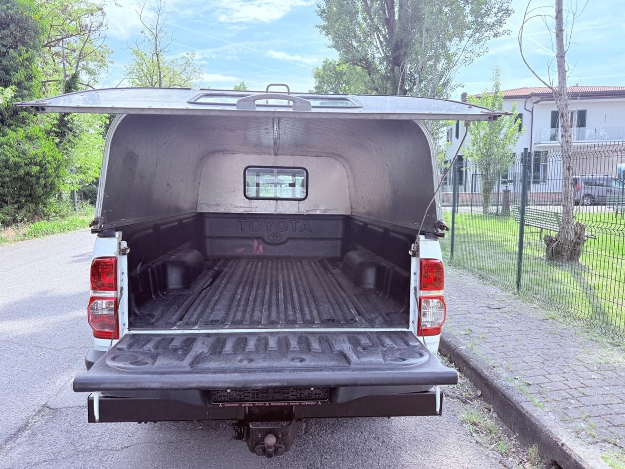 Toyota Hilux MAXI 2.5 2WD PICK-UP- OK PERMUTE !!