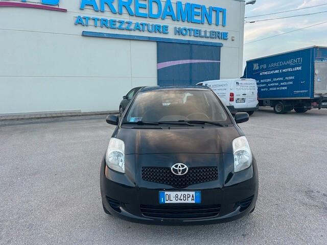Toyota Yaris 1.0 5 porte Sol