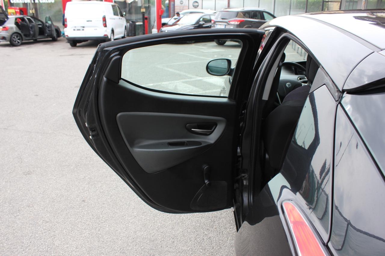 Lancia Ypsilon 1.2 69 CV 5 porte Gold PER NEOPATENTATI!!