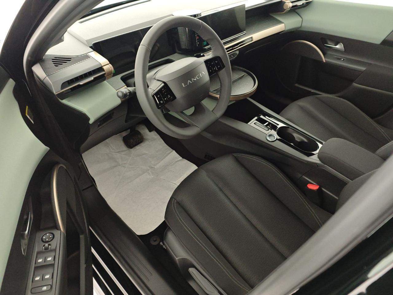 LANCIA Ypsilon Hybrid e-DCT