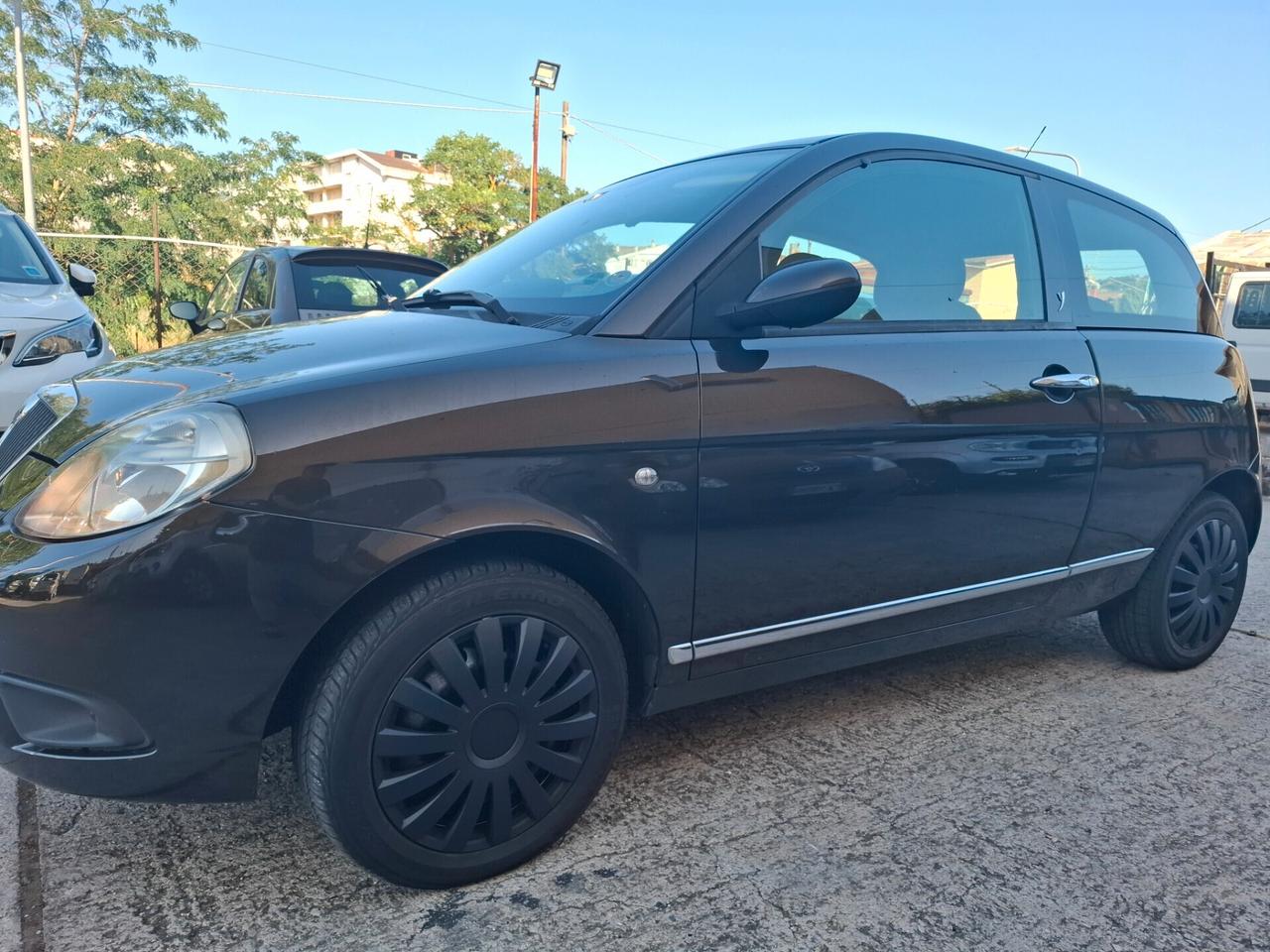 Lancia Ypsilon 1.3 MJT 75 CV Platino