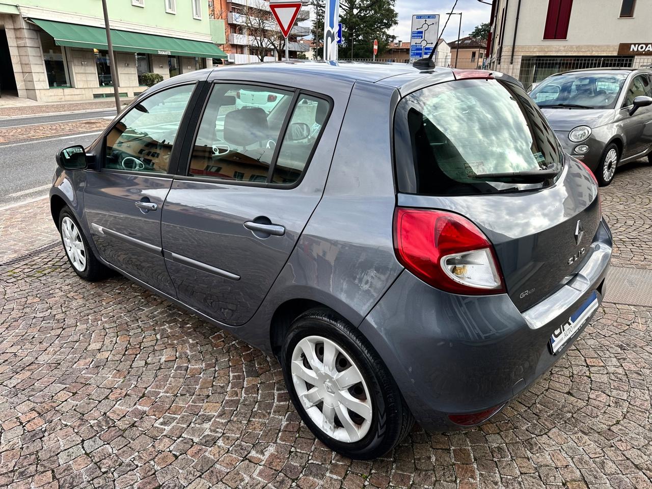 Renault Clio 1.2Bz 75Cv 5P - Neopatentati