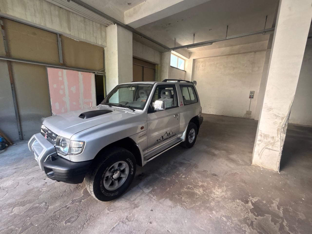 Mitsubishi Pajero 2.8 TDI MT GLS Target Autocarro