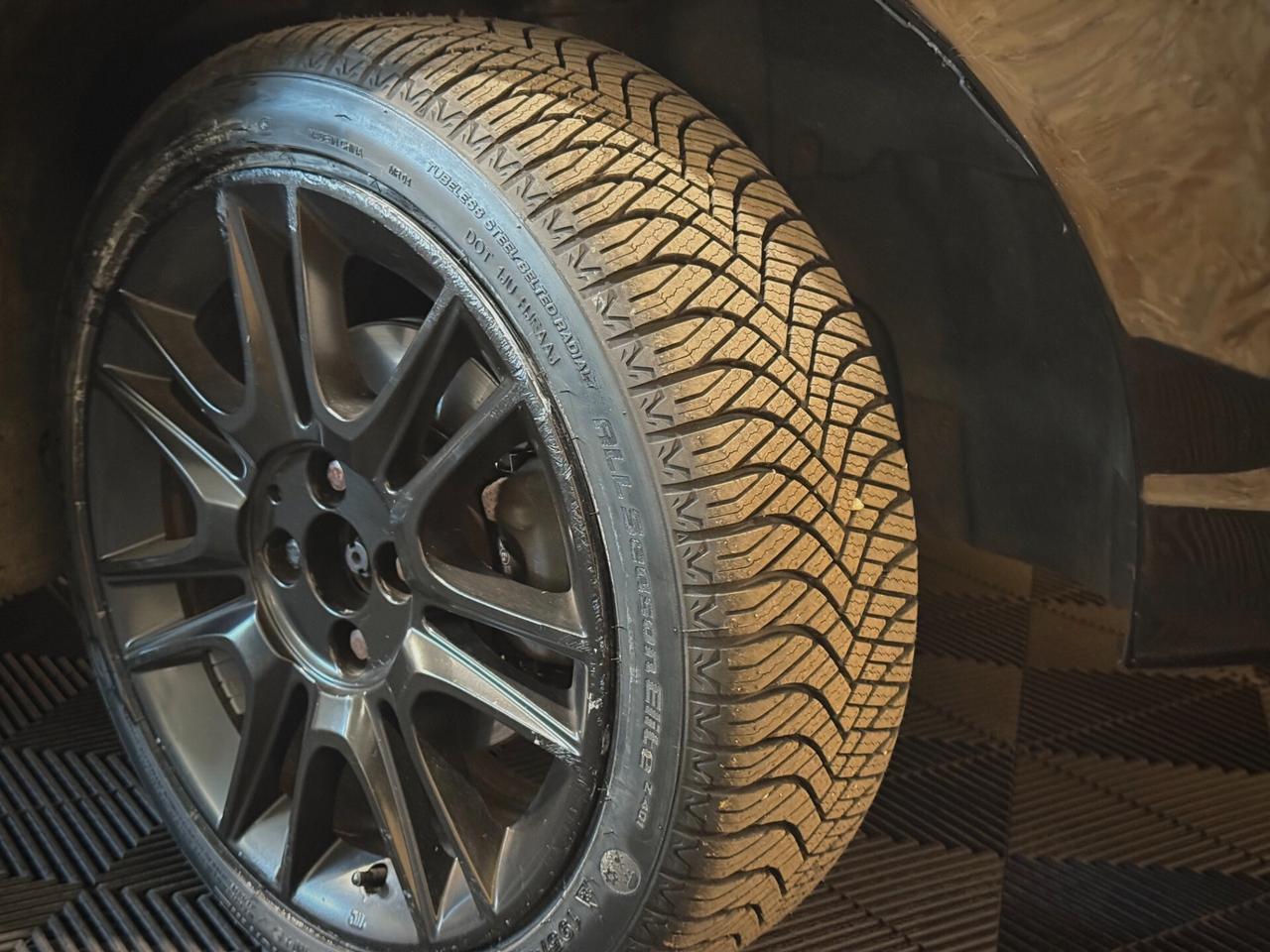 Lancia Ypsilon 1.4 Sport MomoDesign