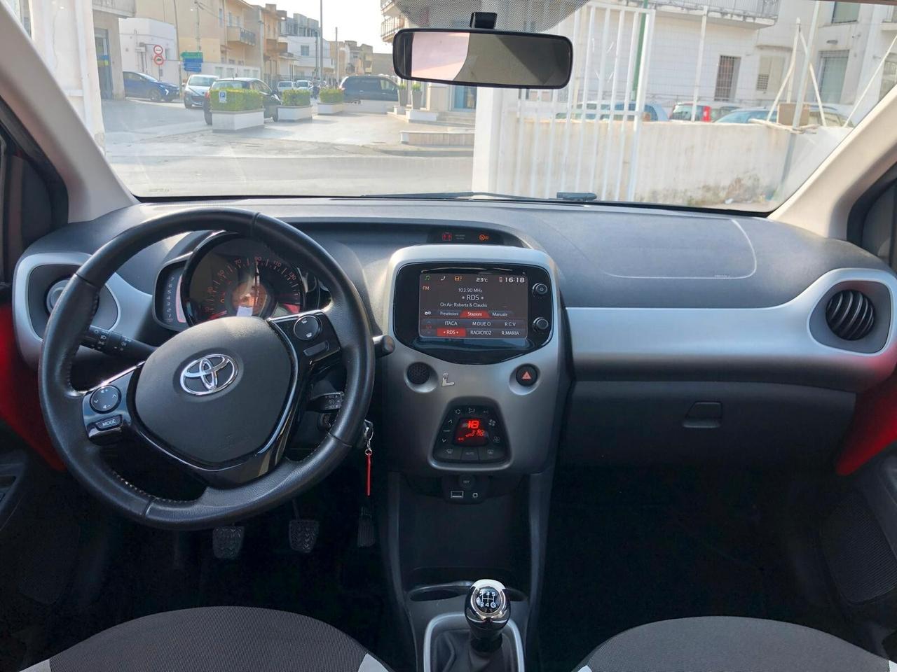 TOYOTA AYGO 1.0 X-PLAY - 2016
