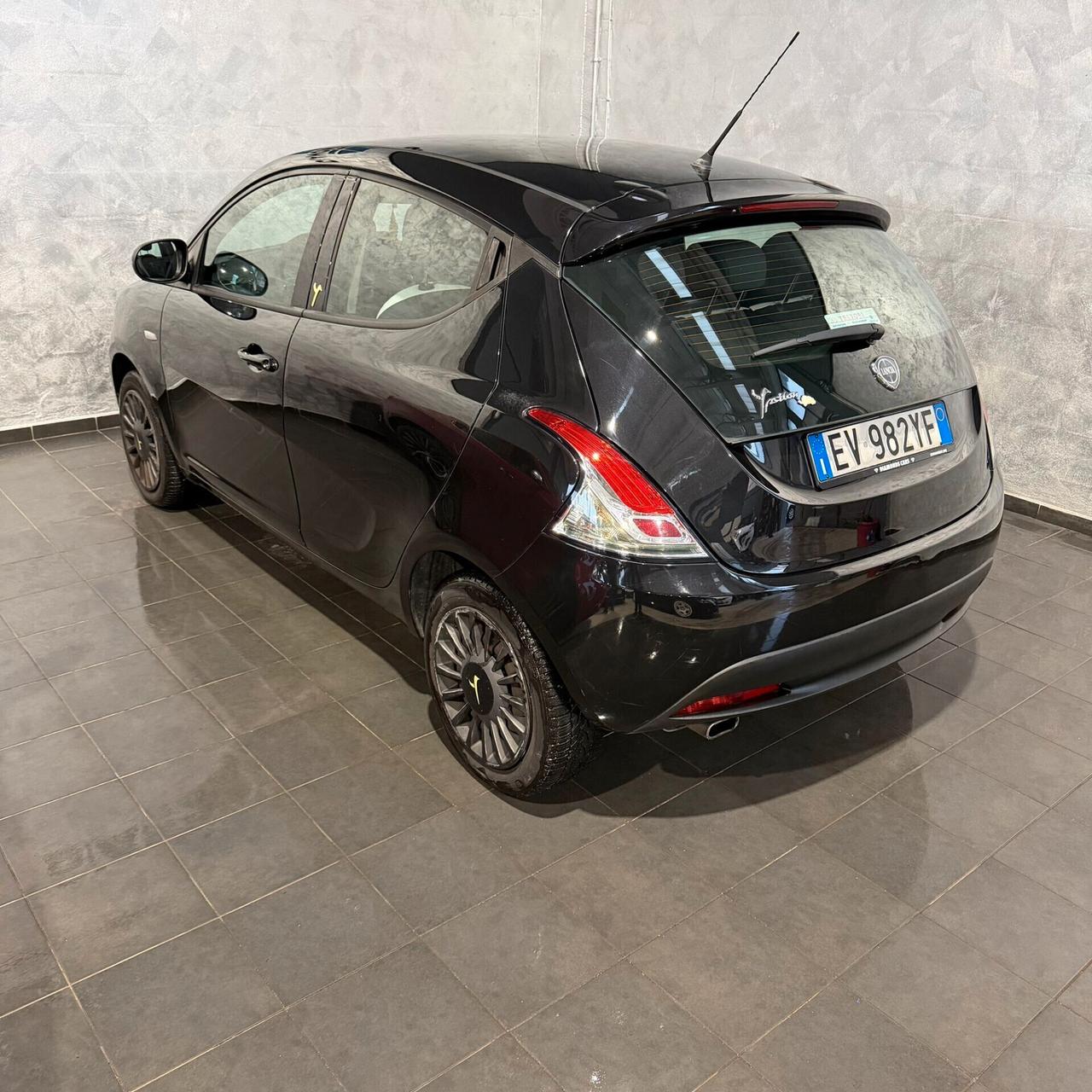 Lancia Ypsilon 1.2 69 CV 5 porte Elefantino
