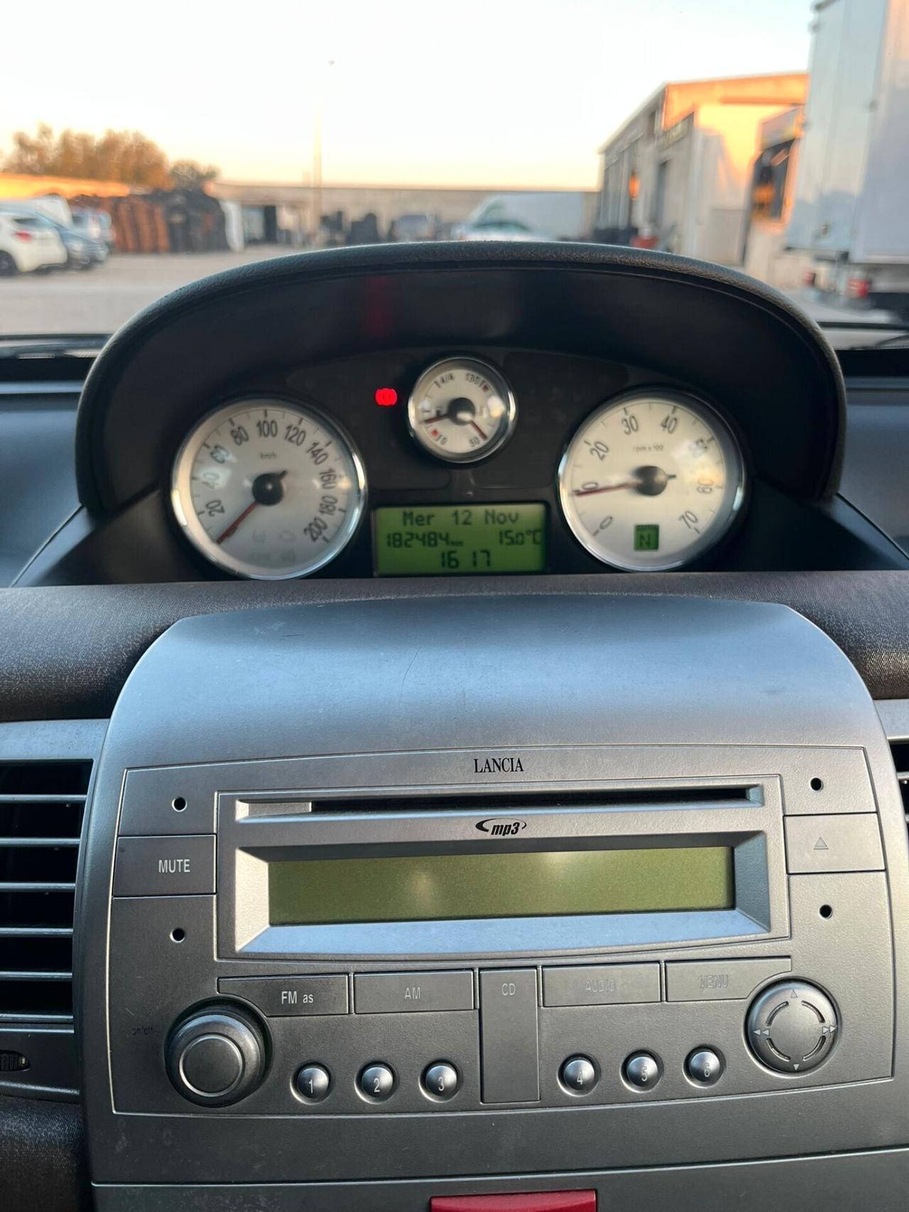 Lancia Ypsilon 1.3 MJT Versus automatica