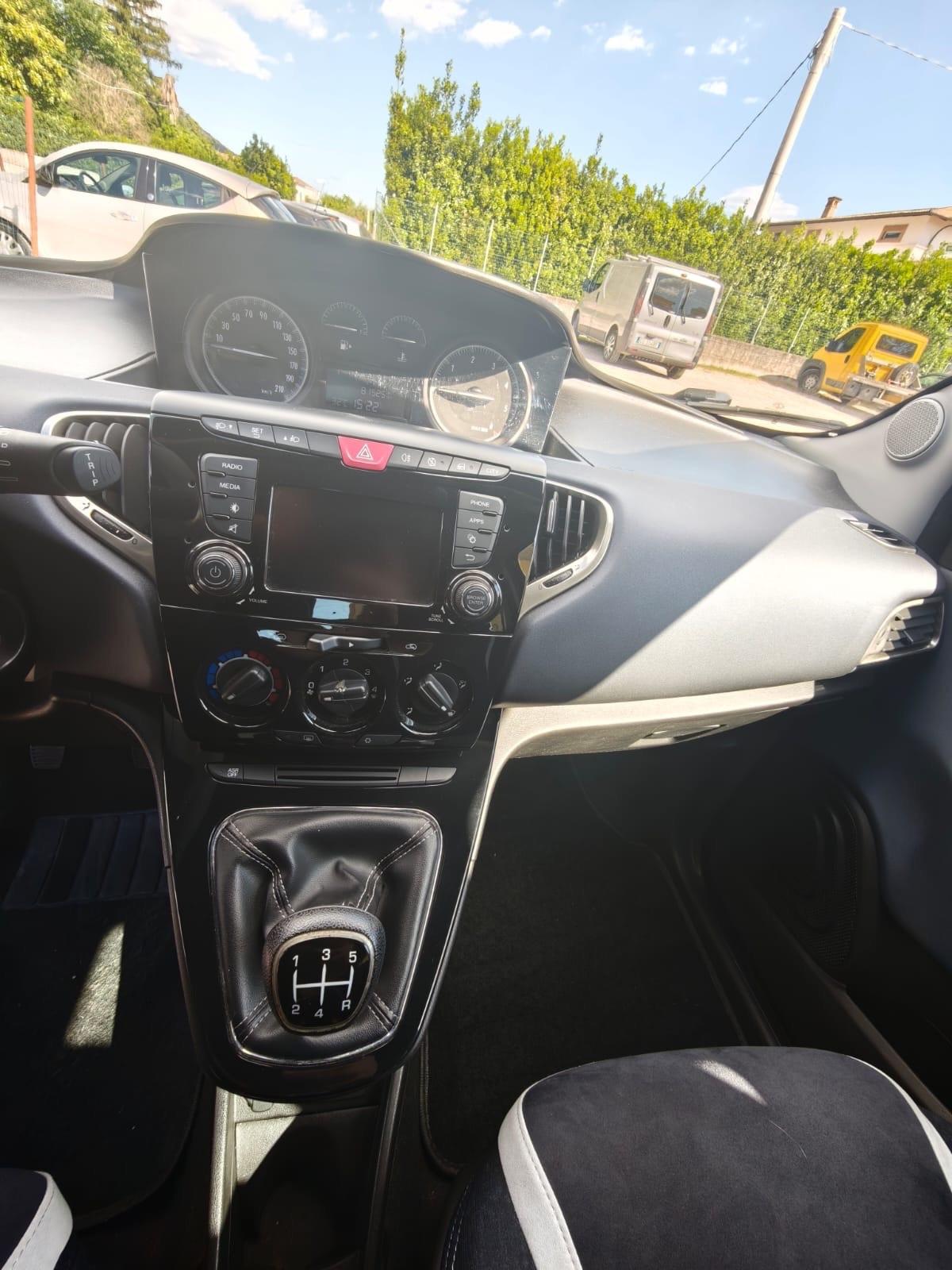 Lancia Ypsilon 1.3 MJT 16V 95 CV 5 porte S&S Platinum garantita 12 mesi