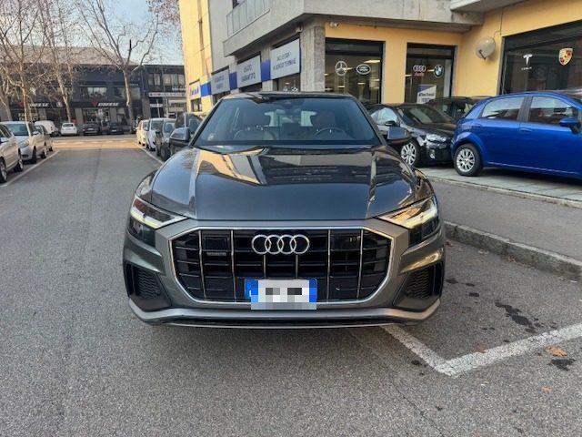 AUDI Q8 55 TFSI quattro tiptronic S-LINE