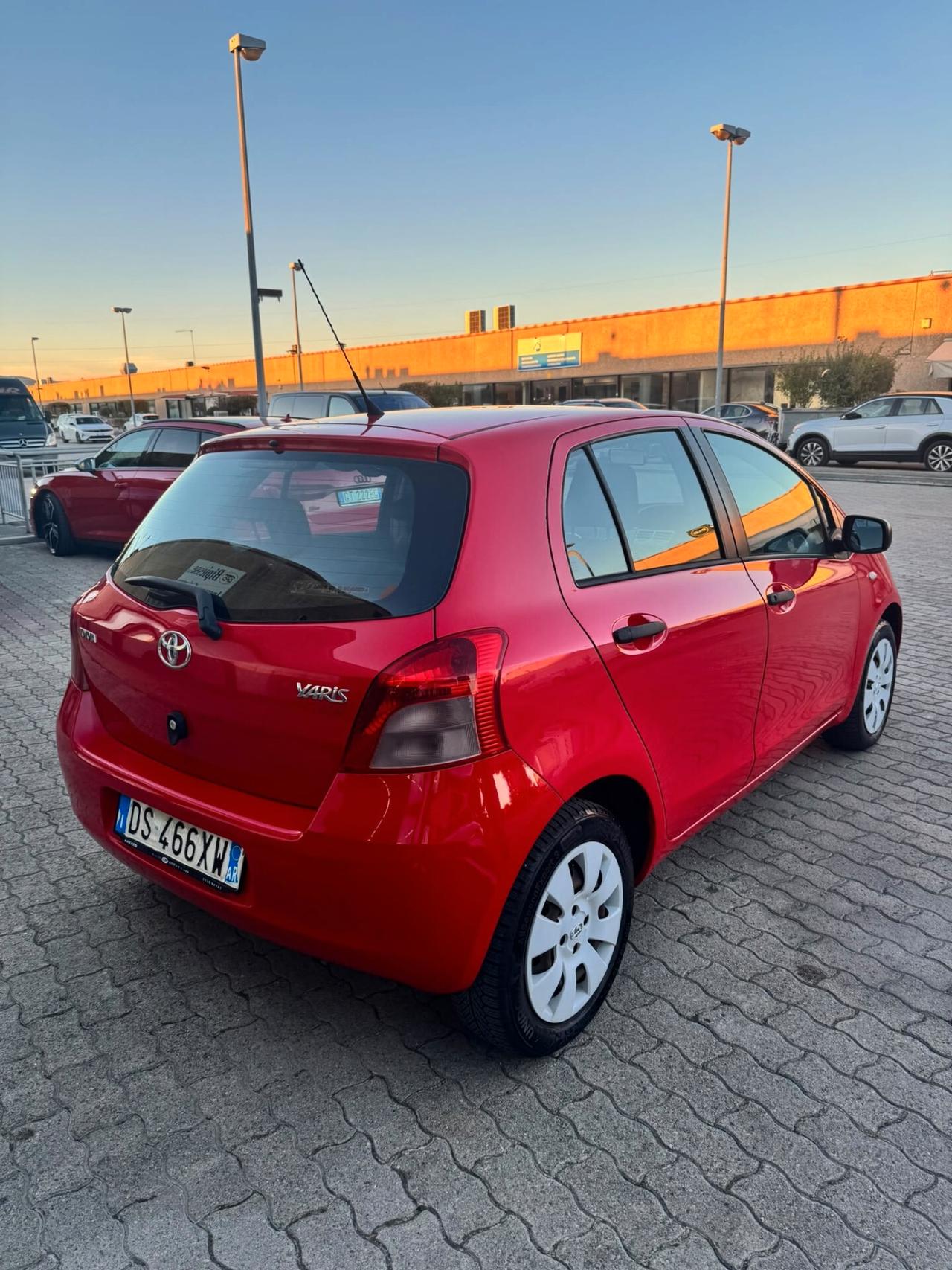 Toyota Yaris 1.0 5 porte Now