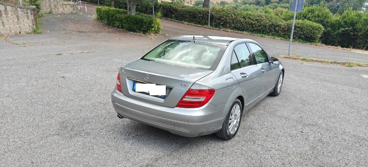 Mercedes C 220 CDI BlueEfficiency Avantgarde c/bixeno Berlina