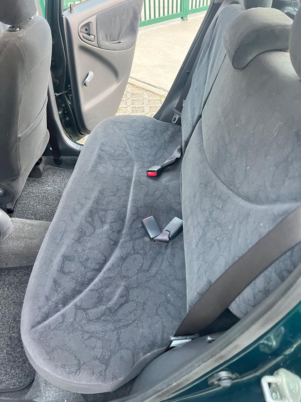 Toyota Yaris 1.0i 16V cat 5 porte Sol