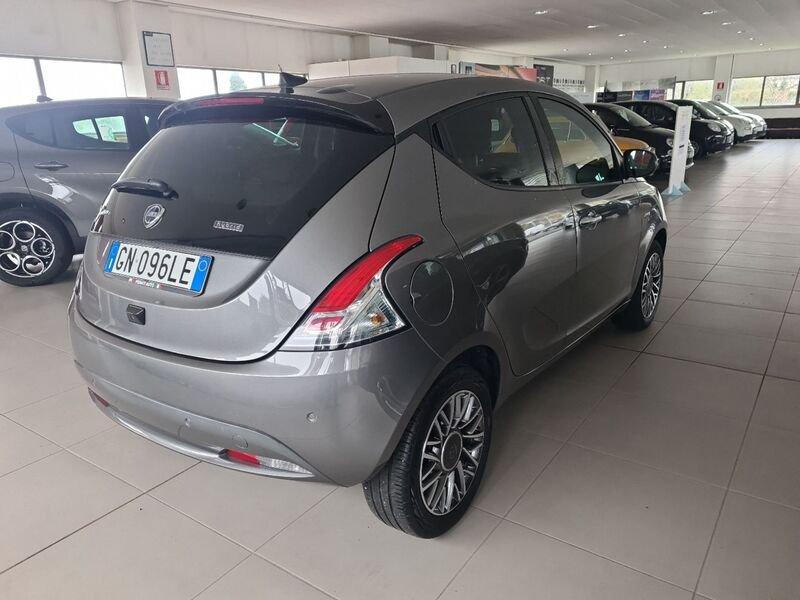 Lancia Ypsilon 1.0 FireFly 5 porte S&S Hybrid Gold Plus