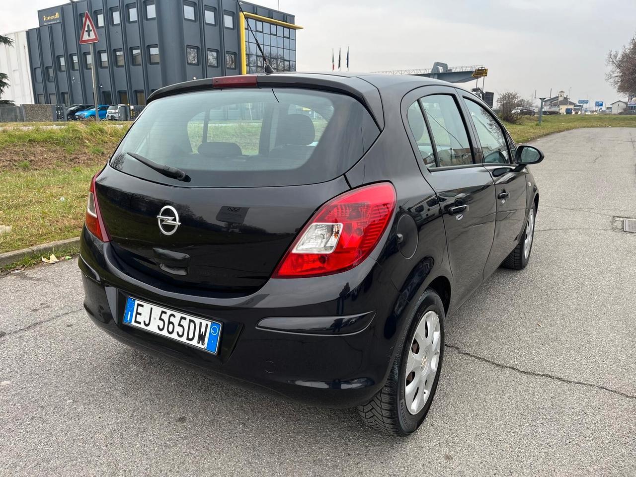 Opel Corsa 1.2 5 porte Club **NEOPATENTATI**