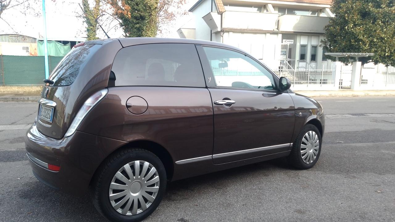 Lancia Ypsilon 1.2 BZ neopatentati 2011