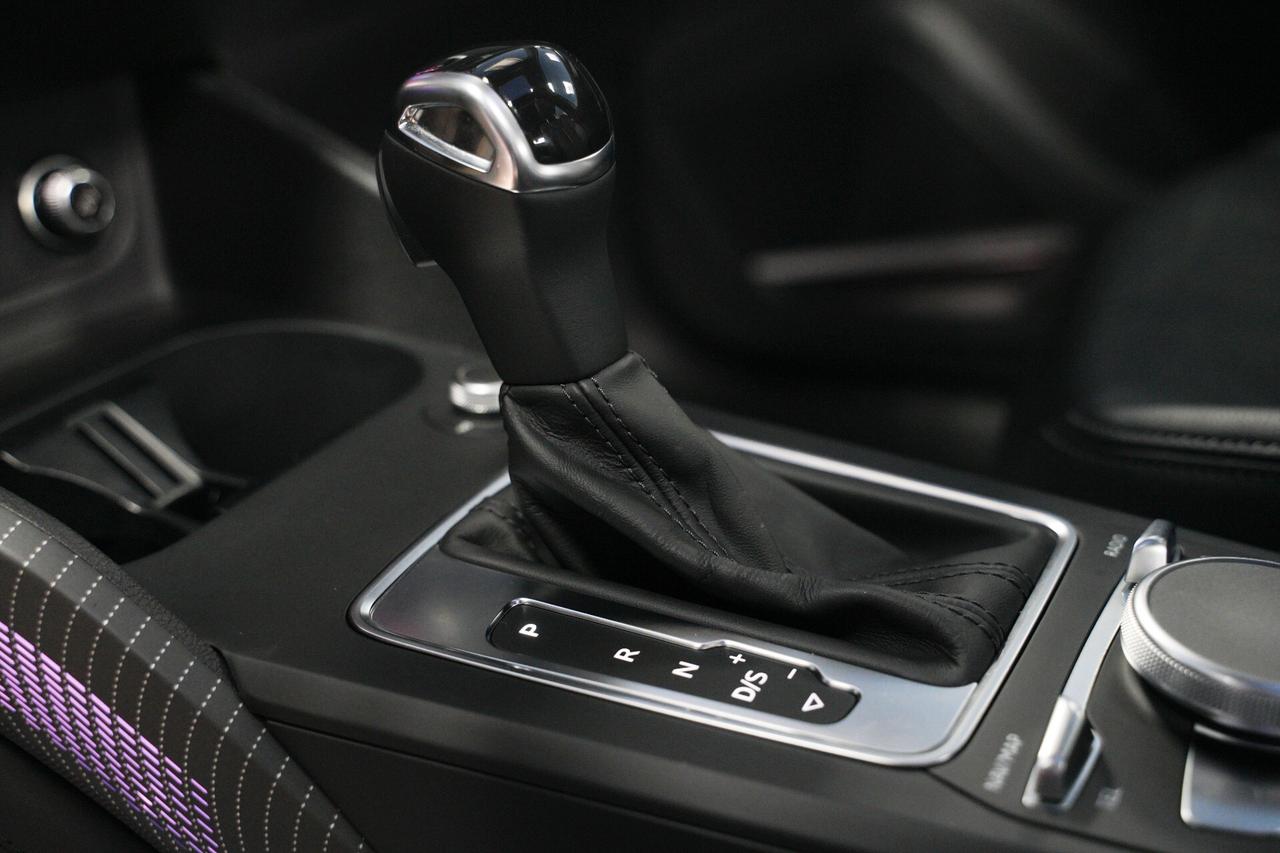 Audi Q2 35 TDI S tronic Identity Black