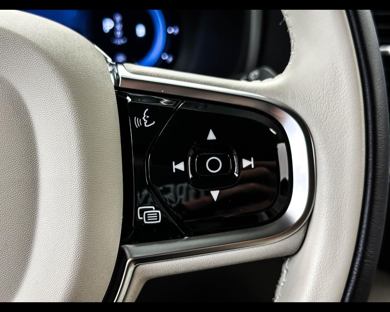 VOLVO XC90 (2014-->) - XC90 B5 (d) AWD automatico 7 posti Plus Bright