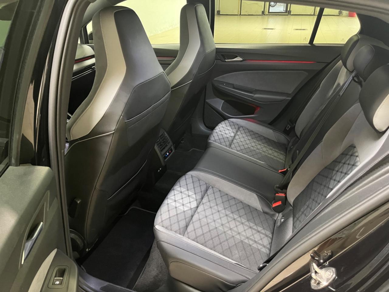 Volkswagen Golf 1.5 eTSI 150 CV EVO ACT DSG R-Line