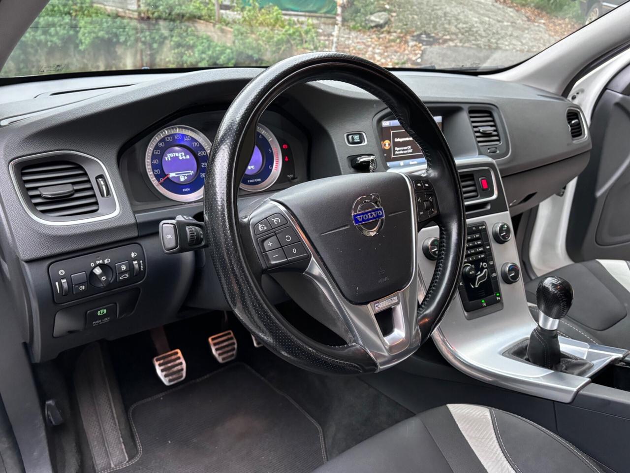 Volvo V60 D3 R-design Kinetic